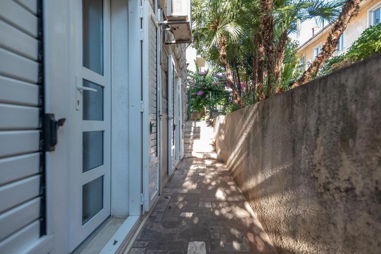 Palm Garden Apartment In Center With Big Terrace Split