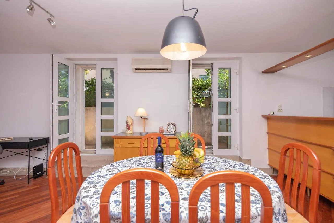 Palm Garden Apartment In Center With Big Terrace Split
