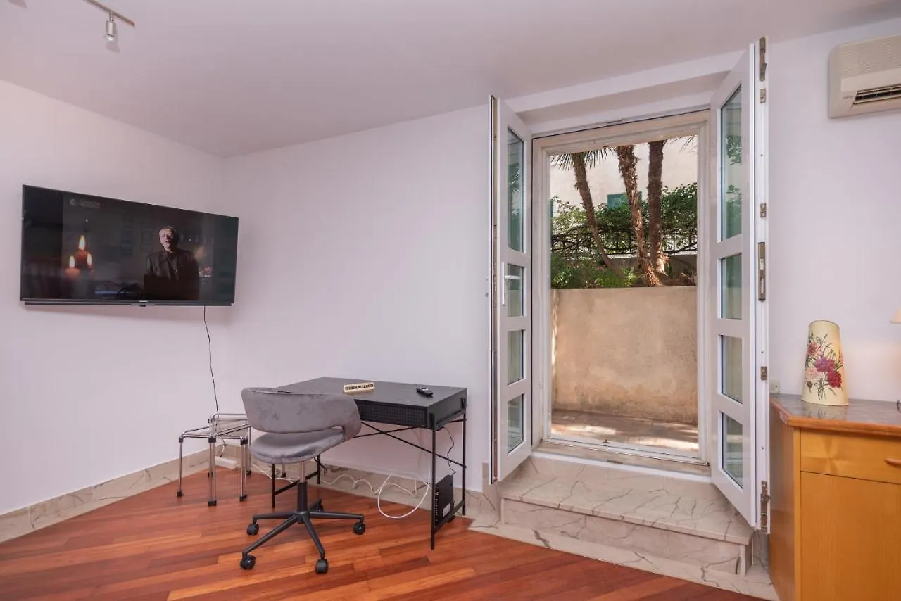 Palm Garden Apartment In Center With Big Terrace Split 0*,  Chorvatsko