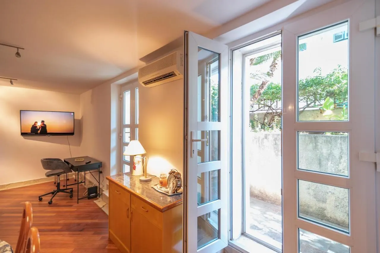 Palm Garden Apartment In Center With Big Terrace Split 0*,