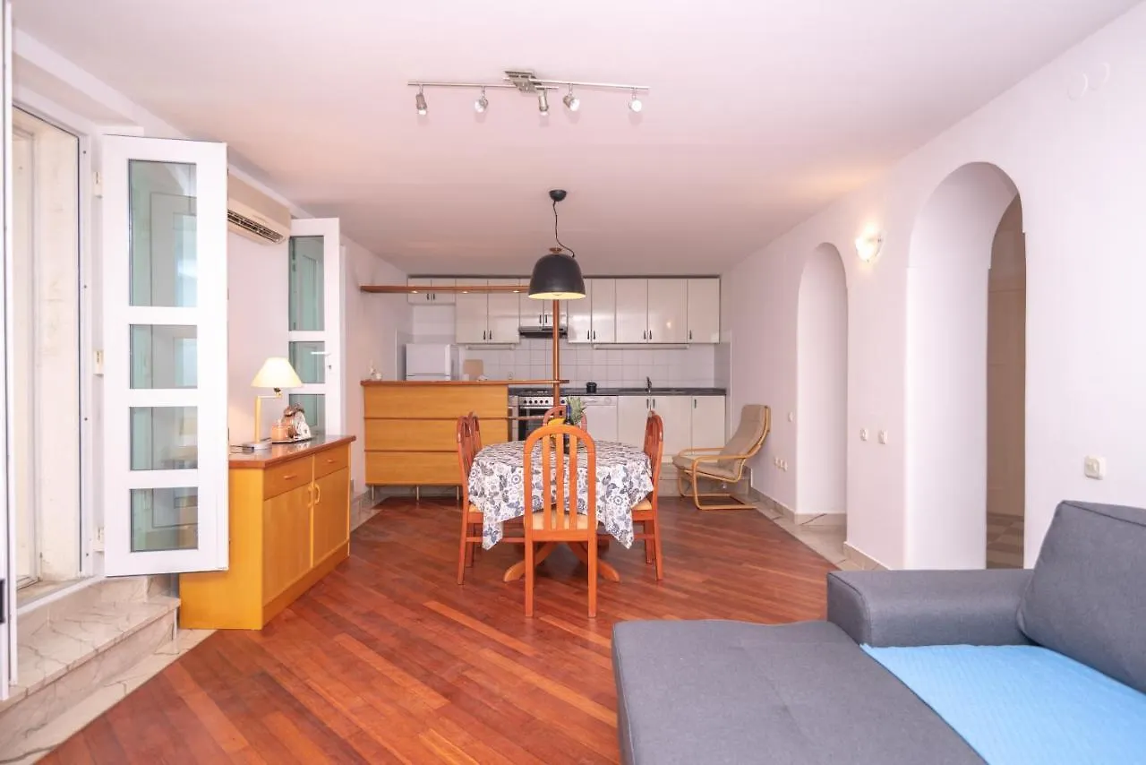 Palm Garden Apartment In Center With Big Terrace Split